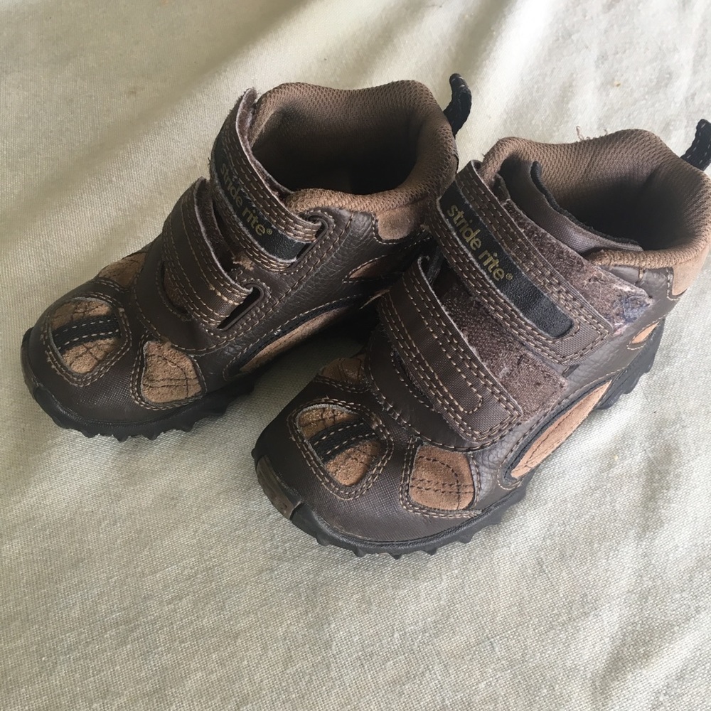Stride rite boots mid top sneakers